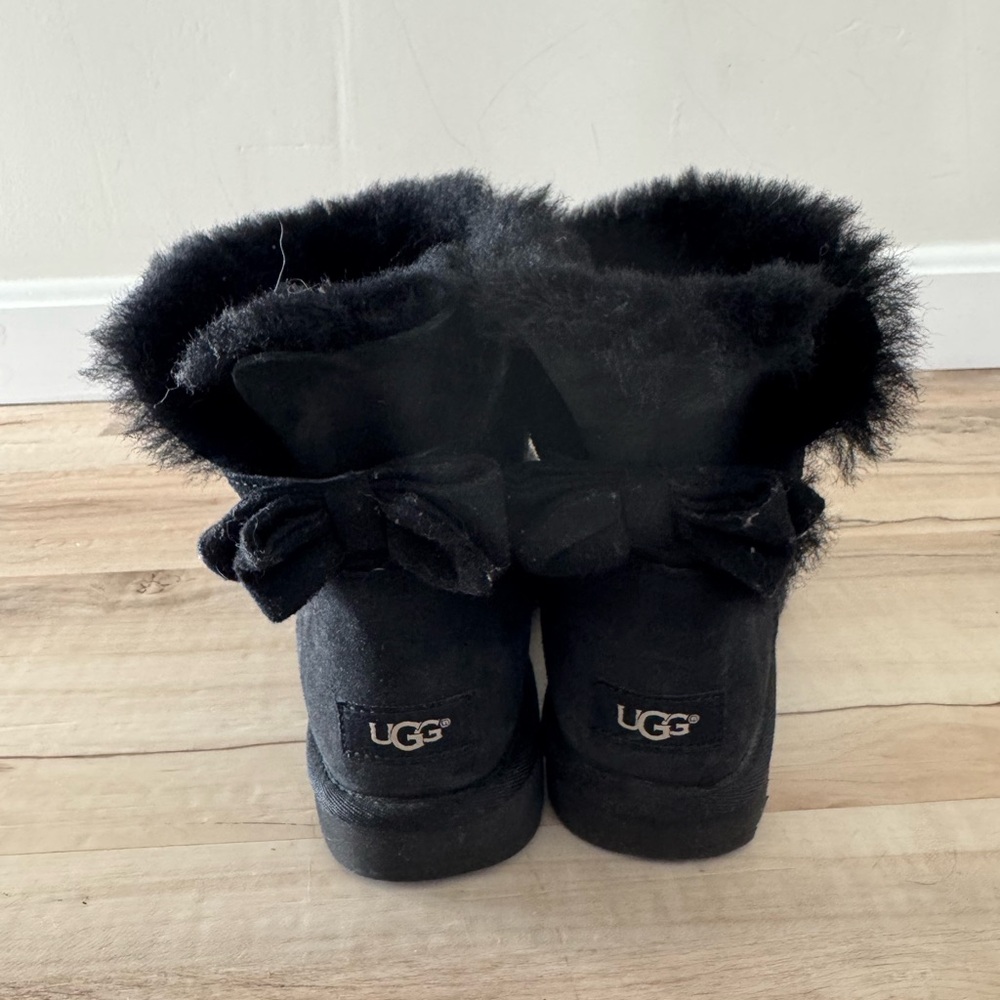 UGG Black Boots with Furry Trim and Bows